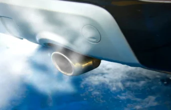 Mașina scoate foarte mult fum. Poate fi ITP-ul ANULAT?